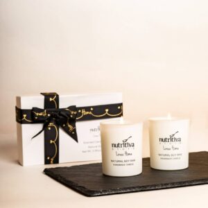 Set of 2 White Scented Candles in Gift Box – Home Collection